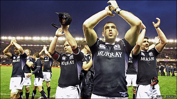 Scotland players applaud the Murrayfield crowd after their 21-17 win over South Africa
