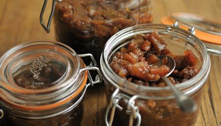 Spiced apple chutney