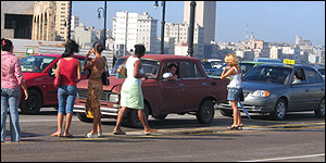 Mujeres en La Habana (Foto: Raquel Pérez)