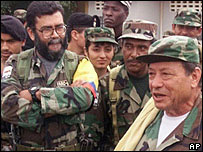 Alfonso Cano (esq.) e Manuel Marulanda