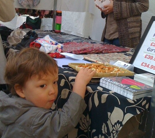 Oscar grabbing snacks