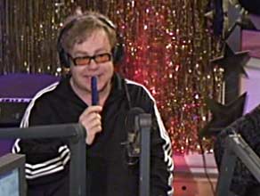 Moira and Jonny goes head to head in Head To Headlines. Watch to see who Sir Elton chose as the winner!