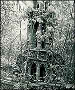 The fountain when it was discovered 25 years ago.