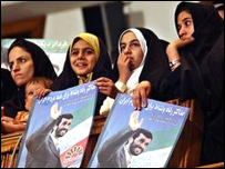 Eleitoras de Ahmadinejad