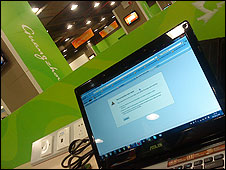 在广州亚运会新闻中心内，网络浏览器因为打不开境外网站而出现错误信息（9/11/2010）