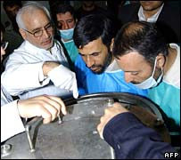 Presidente Ahmadinejad na usina de Natanz