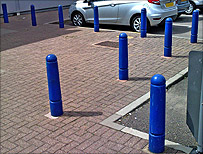 10bollards_203.jpg