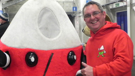 Dyfrig Ellis a Mistar Urdd