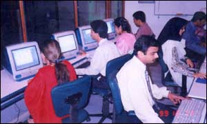 پاکستان میں نیٹ کا عام استعمال سات برس قبل شروع ہوا