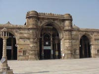 Gujurat mosque, a one-storey stone building with arches along its facade