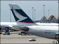 一架国泰航空空客A330型客机在香港国际机场停机坪上(中新社图片12/9/2010)