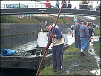 Cleaning up Walsall Canal