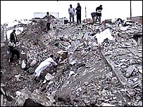 Hospital iraquiano destruído por bombardeio americano em 06/11/04 