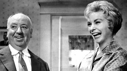 Hitchcock a Janet Leigh rhwng golygfeydd ar set Psycho