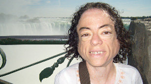 Liz Carr at Nyagra Falls