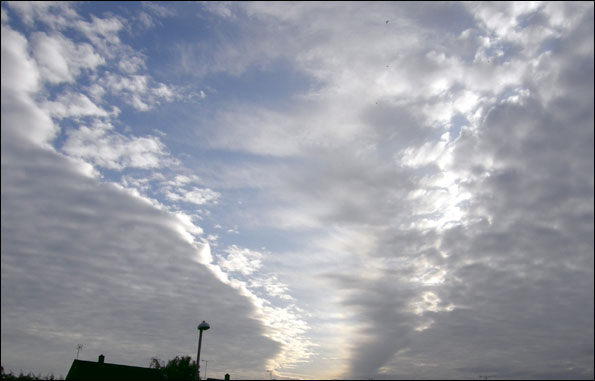 Altocumulus stratiformis above Gloucestershire (Photo: Bob Faraway)