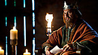 Actor yn portreadu Hywel dda
