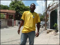 Alain Junior, morador da favela de Magloire Ambroise