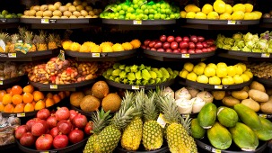 Supermarket fruit display