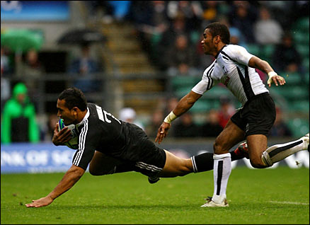 New Zealand's Roy Kinikinilau scores a try against Fiji in the final of the the IRB London Sevens Cup