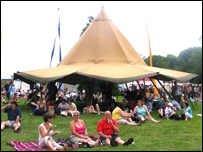 De Montfort Hall gardens