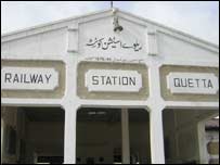سینیئر سٹیشن ماسٹر نے کہا ہے کہ کوئٹہ آنے والی ریل گاڑیوں کو کولپور میں روک دیا گیا ہے