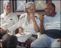 A economista Marta Beatriz Roque, o advogado Rene Gómez Manzano e o engenheiro Feliz Bogne 