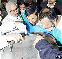 İran lideri Ahmedinecad Natanz'da incelemeler yapmıştı