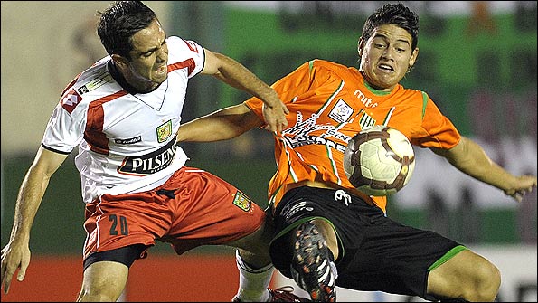 James Rodriguez playing for Banfield against Deportivo Cuenca