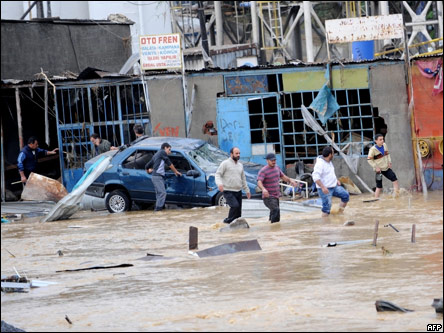 Последствия наводнений в Турции