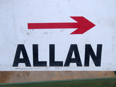 Allan. Os 'da chi'n chwilio am y Prifardd - mae o newydd fynd ffor 'cw!