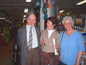 Dick and Ida Thompson share happy memories of Wardens with Helen Mark