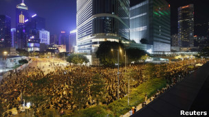 香港學生要求政府撤回國民教育科，在政府總部樓前舉行集會示威（08/09/2012，資料照片）