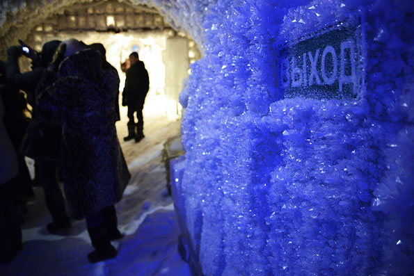 снежная пещера стекло