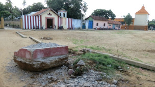 உடைக்கப்பட்டுள்ள நினைவுத் தூபி