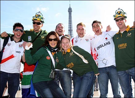 England and Springboks fans pose in front of the Eiffel Tower ahead of the Rugby World Cup final