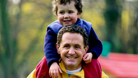 Parenting homepage (A father carrying his son on his shoulders) Parenting homepage (A father carrying his son on his shoulders)