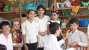 காது கேளா சிறார்கள் 