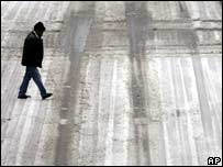 Snowy street in Des Moines, IA