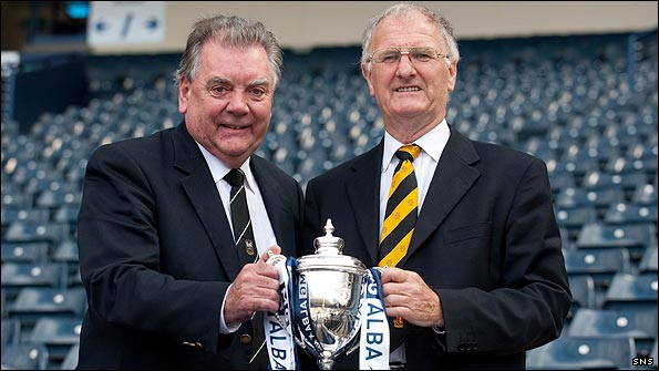Elgin chairman Martyn Hunter and Annan chairman Dick Shaw