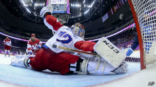 Вратарь Сергей Бобровский