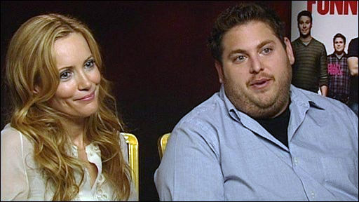 Max interviews Jonah Hill and Leslie Mann