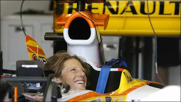 Romain Grosjean will driver for Renault for the remaining seven races of 2009 