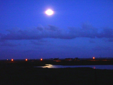 moonrise at liniclate, benbecula