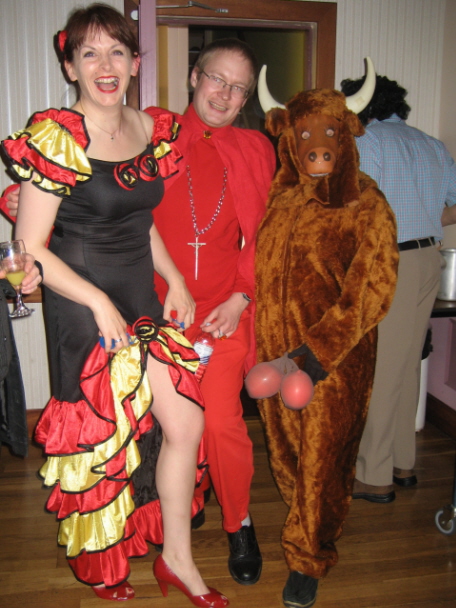 I tried to use a fig-leaf to protect the bulls modesty, but I doot my photo programmes are not that sophisticated.