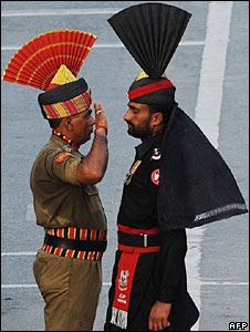 Indian and Pakistani soldier at a ceremony at the Wagah border