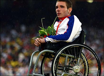 Mickey Bushell collecting his silver medal