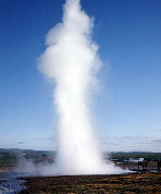 Gejzíry na Islandu patří k hlavním turistickým atrakcím
