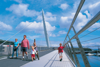 Pont Marina Abertawe, llun gan Bwrdd Croeso Cymru