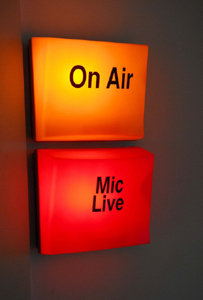 Mic Live sign
